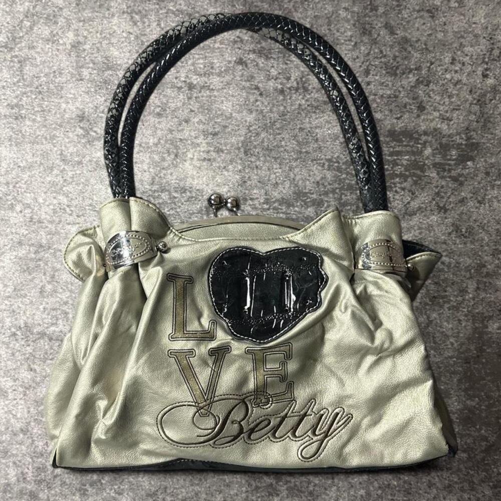 Vintage Women’s Y2K Embroidered “Love Betty” Heart Kiss-Lock Purse